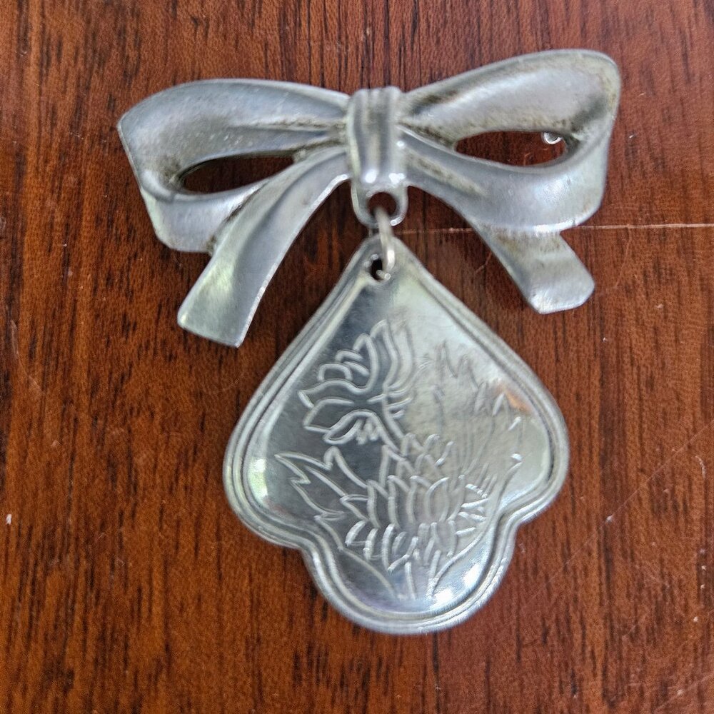 Vintage Kirk Stieff Pewter 'November Chrysanthemum' Brooch